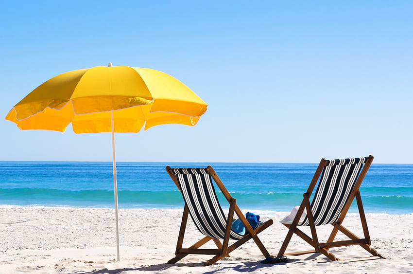 JLNICH blog beats article, Essential Software for Authors part 3, commas on vacation. image of a beach and chairs